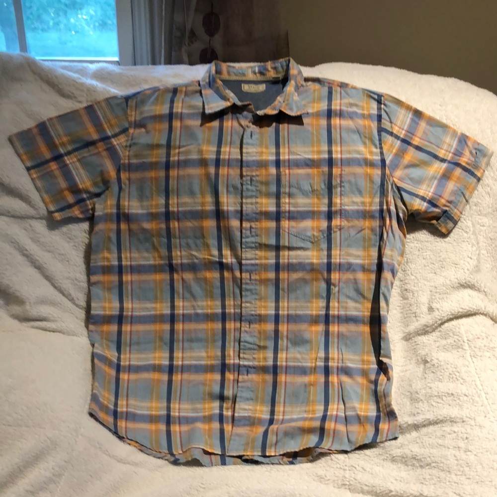EUC MEN’s Arrow short sleeve dress shirt w/left chest pocket, XL